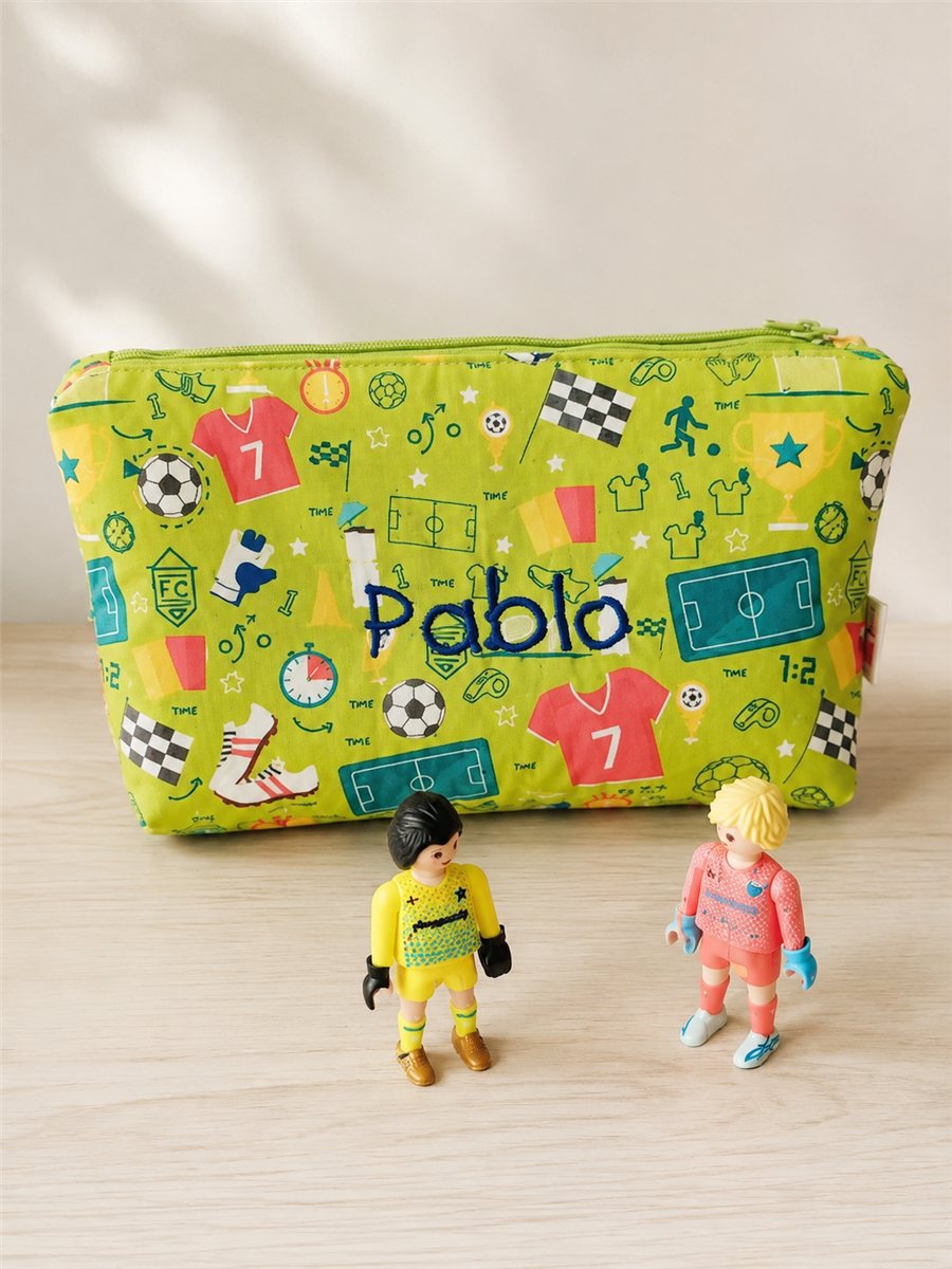 Estuche personalizado con estampado deportivo