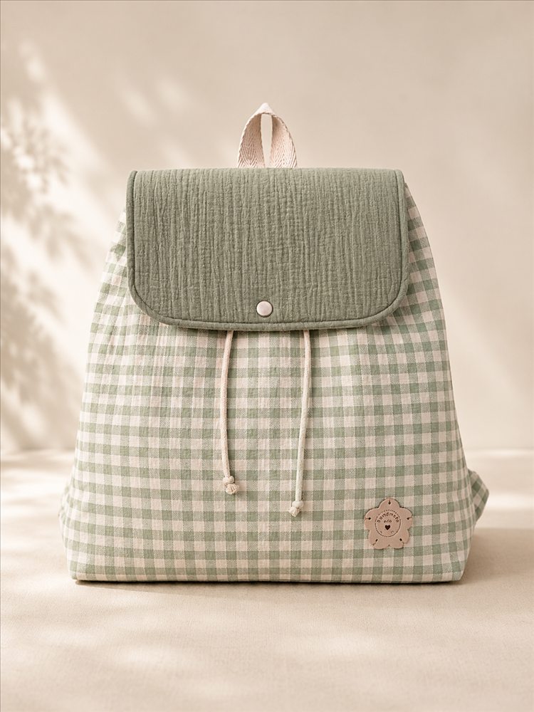 Mochila infantil de tela de vichy verde