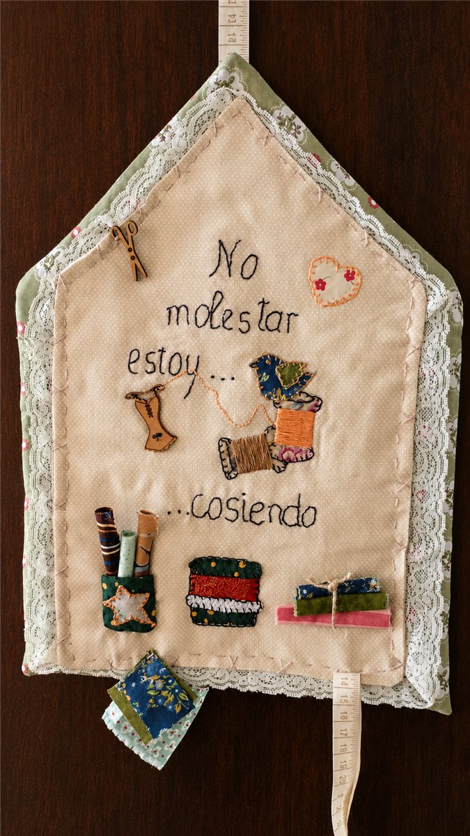 Cartel de costura hecho por una alumna
